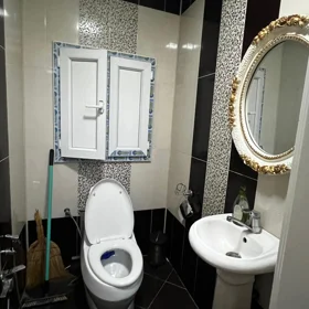 In Baku 200.0 m² apartment is for rent - Image 7