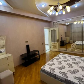 In Baku 150.0 m² apartment is for rent - Image 6