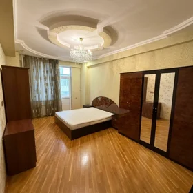 In Baku 150.0 m² apartment is for rent - Image 4