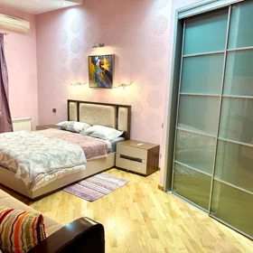 In Baku 140.0 m² apartment is for rent - Image 5