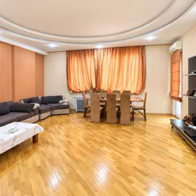 In Baku 160.0 m² apartment is for sale - Image 3