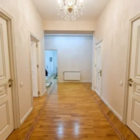 In Baku 110.0 m² apartment is for rent - Image 6