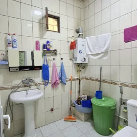 In Khirdalan 80.0 m² house with 3.0 rooms is for sale - Image 2