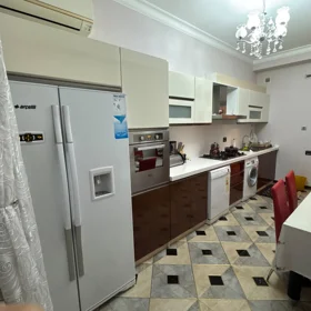 In Baku 137.0 m² apartment is for rent - Image 2