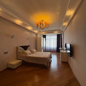 In Baku 180.0 m² apartment is for rent - Image 4