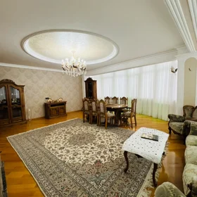 In Baku 165.0 m² apartment is for sale - Image 3