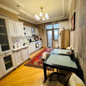 In Baku 165.0 m² apartment is for sale - Image 6