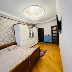 In Baku 165.0 m² apartment is for sale - Image 8