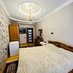 In Baku 165.0 m² apartment is for sale - Image 9
