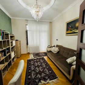 In Baku 165.0 m² apartment is for sale - Image 10