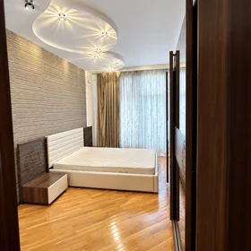In Baku 175.0 m² apartment is for sale - Image 4