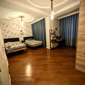 In Baku 300.0 m² apartment is for sale - Image 2