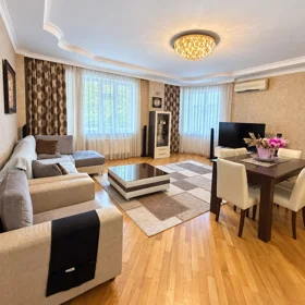 In Baku 300.0 m² apartment is for sale - Image 3