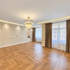 In Baku 136.0 m² apartment is for sale - Image 3