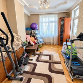 In Baku 203.0 m² apartment is for sale - Image 6