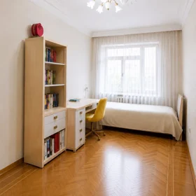 In Baku 135.0 m² apartment is for sale - Image 10