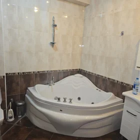 In Baku 135.0 m² apartment is for sale - Image 2