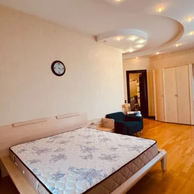 In Baku 350.0 m² apartment is for rent - Image 2