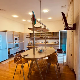 In Baku 350.0 m² apartment is for rent - Image 10
