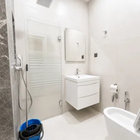 In Baku 130.0 m² apartment is for sale - Image 2