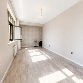 In Baku 130.0 m² apartment is for sale - Image 8
