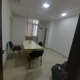 In Baku 200.0 m² commercial is for rent - Image 7