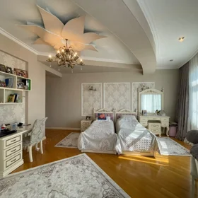 In Baku 170.0 m² apartment is for rent - Image 2