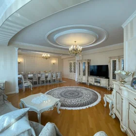 In Baku 170.0 m² apartment is for rent - Image 4