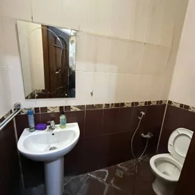 In Baku 140.0 m² apartment is for sale - Image 2
