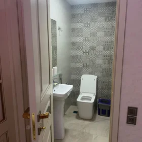 In Baku 155.0 m² apartment is for rent - Image 2