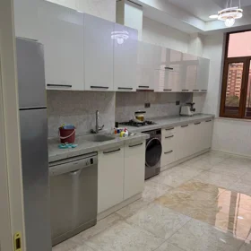 In Baku 155.0 m² apartment is for rent - Image 3