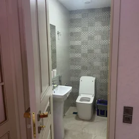 In Baku 155.0 m² apartment is for rent - Image 9