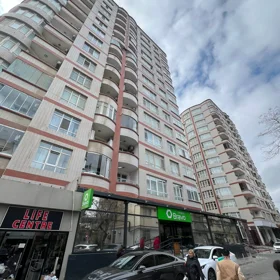 In Baku 110.0 m² apartment is for sale - Image 3