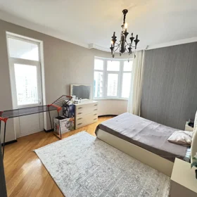 In Baku 147.0 m² apartment is for sale - Image 5