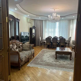 In Baku 180.0 m² apartment is for rent - Image 3