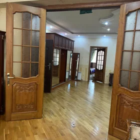 In Baku 180.0 m² apartment is for rent - Image 5