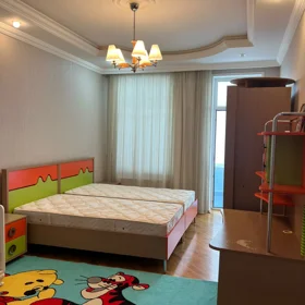 In Baku 180.0 m² apartment is for rent - Image 7