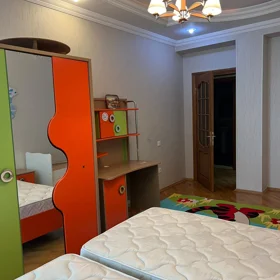 In Baku 180.0 m² apartment is for rent - Image 8