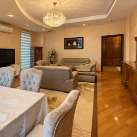 In Baku 135.0 m² apartment is for rent - Image 6