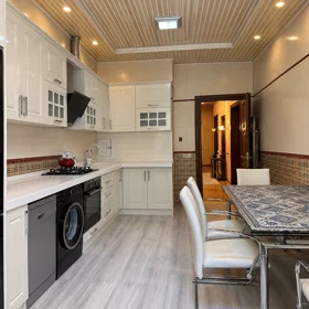 In Baku 135.0 m² apartment is for rent - Image 8