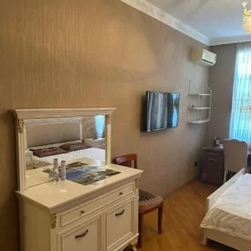 In Baku 140.0 m² apartment is for rent - Image 9