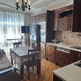 In Baku 140.0 m² apartment is for rent - Image 10