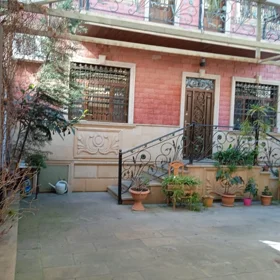 In Baku 220.0 m² house with 5.0 rooms is for sale - Image 3