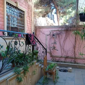 In Baku 220.0 m² house with 5.0 rooms is for sale - Image 5