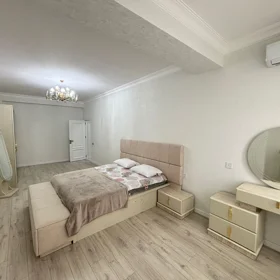 In Baku 151.0 m² apartment is for rent - Image 4