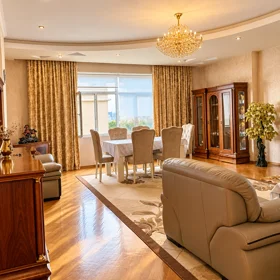 In Baku 135.0 m² apartment is for rent - Image 3