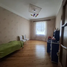 In Baku 150.0 m² house with 4.0 rooms is for sale - Image 5