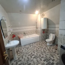 In Baku 150.0 m² house with 4.0 rooms is for sale - Image 10