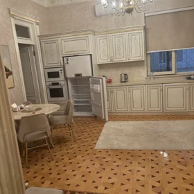 In Baku 150.0 m² apartment is for rent - Image 3