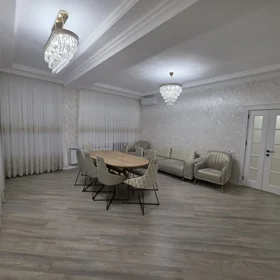 In Baku 140.0 m² apartment is for rent - Image 2